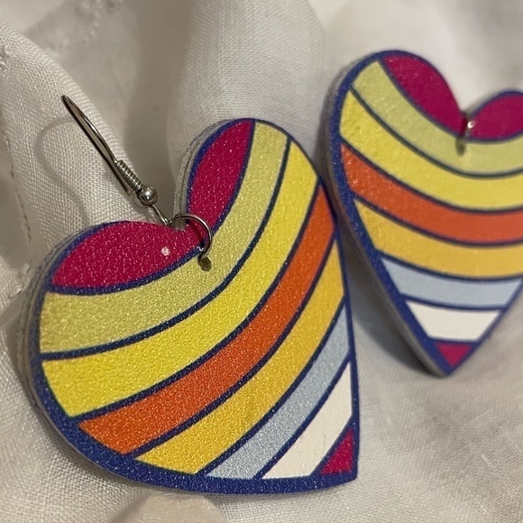 ❤️ Super Cute Pastel Multi Color Heart Earrings - Picture 2 of 4